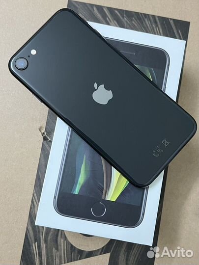 iPhone SE, 64 ГБ