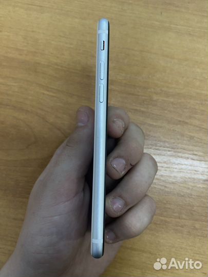 Телефон iPhone se 2020