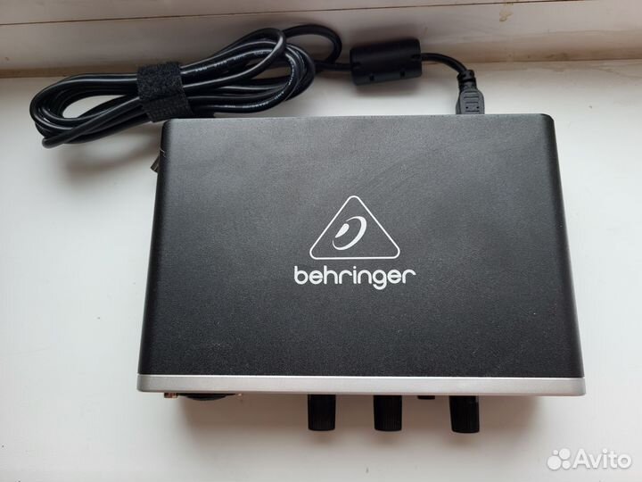 Звуковая карта behringer umc22