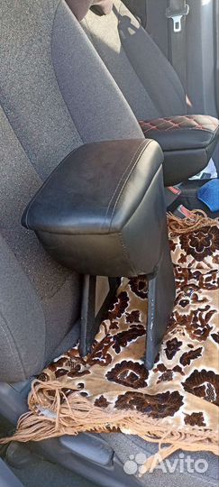 Подлокотник Hyundai Accent