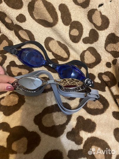 Очки и шапочка для плавания
