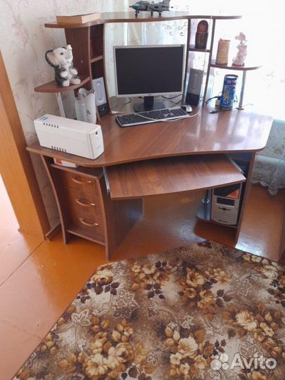 Компьютерный стол