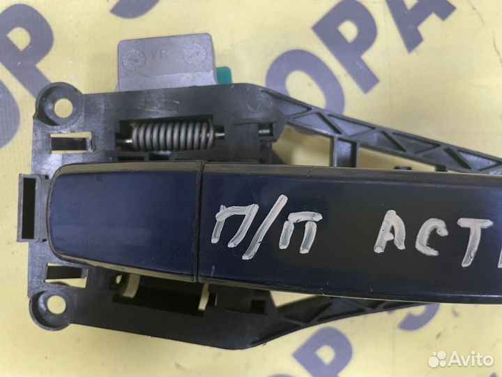 Ручка передняя правая Opel Astra H