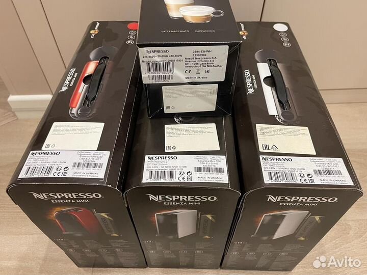 Капсульная кофемашина Nespresso essenza mini новая