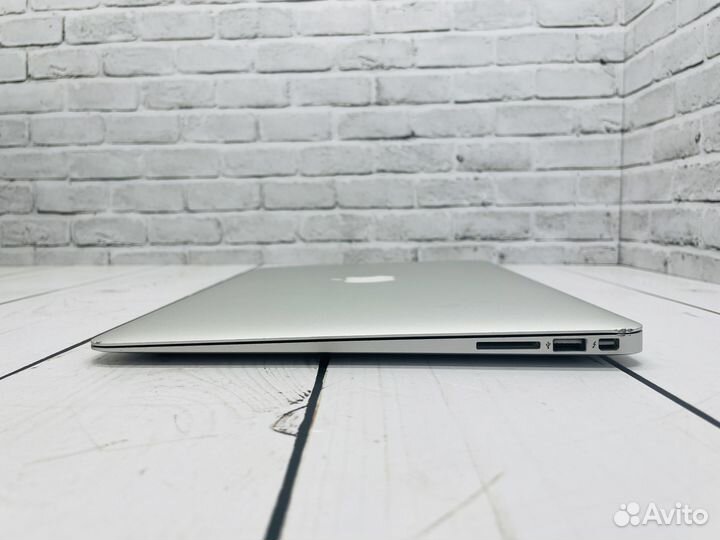 Макбук Apple MacBook Air 13