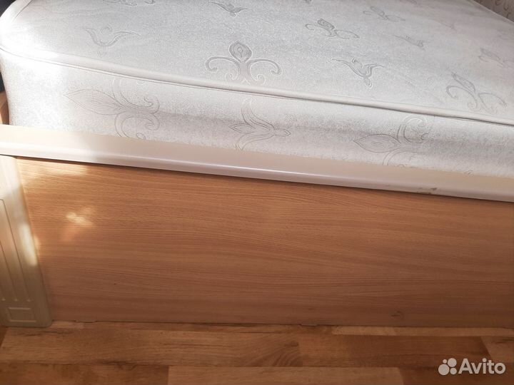 Кровать двухспальная с матрасом аскона бу