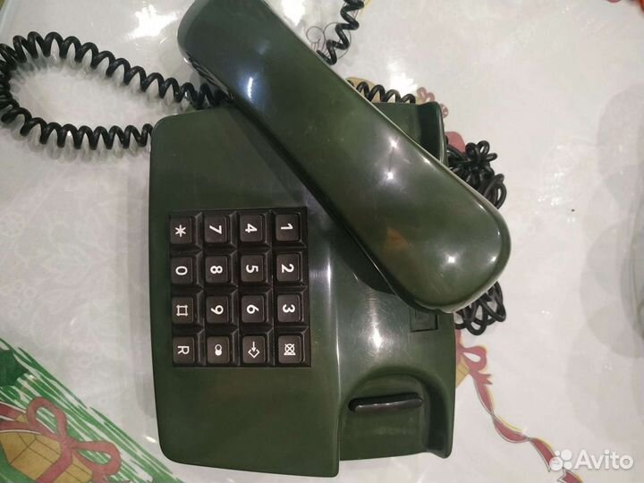 Телефон ретро