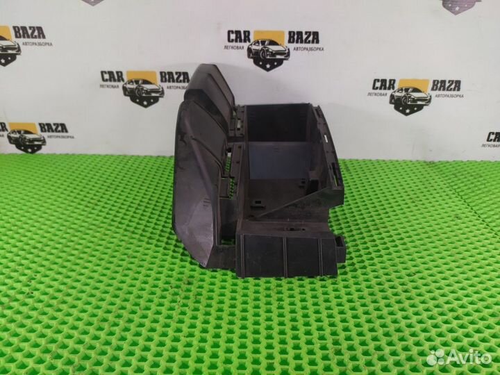 Кронштейн заднего бампера правый R Volvo XC90