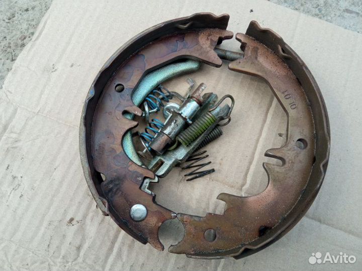 Тормозные колодки заднее Toyota Land Cruiser Prado