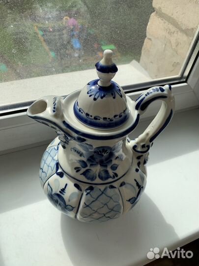 Фарфоровый большой чайник