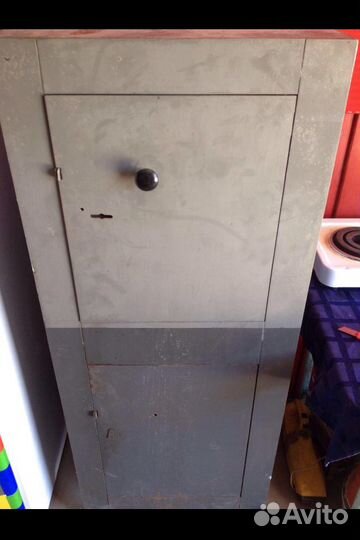 Сейф металический