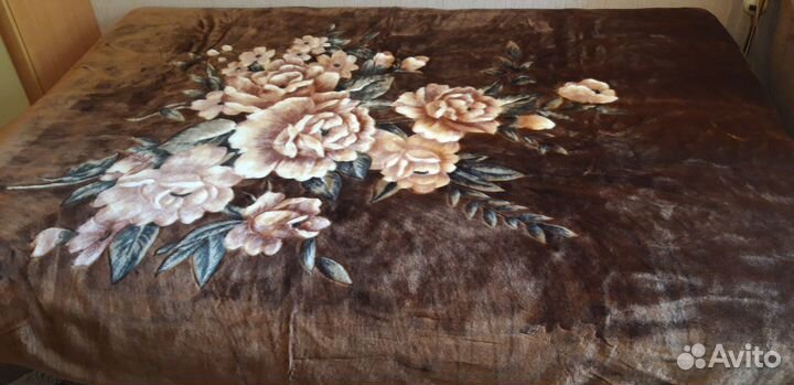 Продаю покрывало на двуспальную кровать