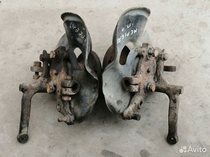 Кулак поворотный передний для Mercedes Benz 190