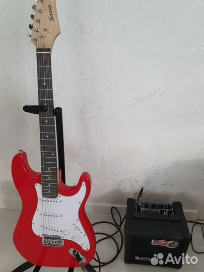 Продаются новые электрогитара и комбоусилитель