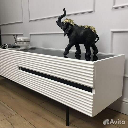 Тумба под тв в эмали Salvador White