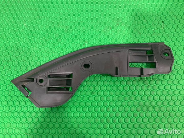 Направляющая бампера задняя правая Volkswagen