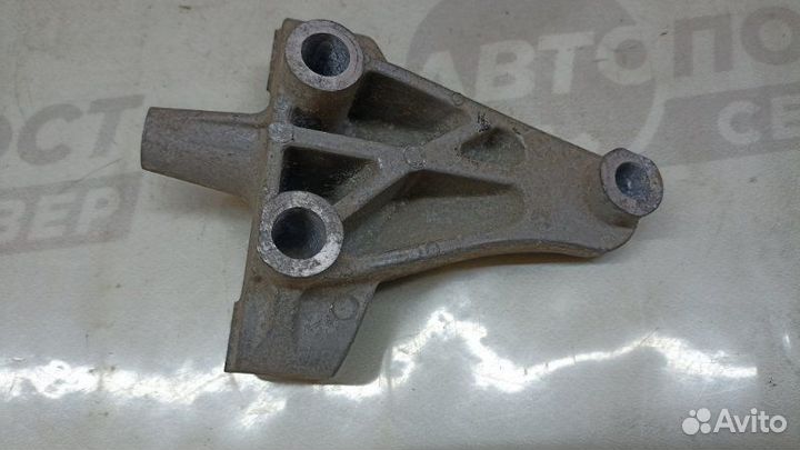 Кронштейн двигателя правый Nissan Murano Z50 VQ35