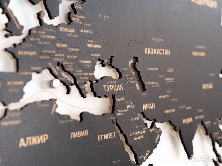 Карта мира из дерева черная в Ижевск