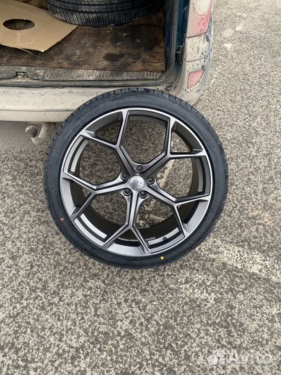 Kinforest KF550-UHP 275/35 R21 E