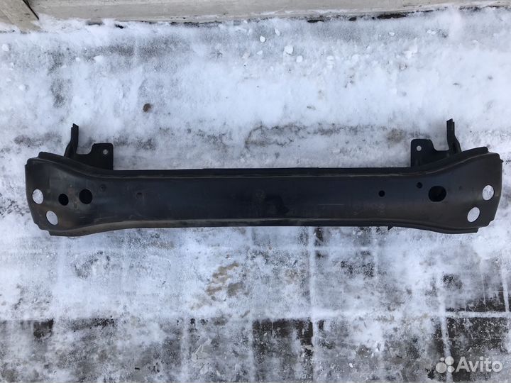 Усилитель бампера передний VW Transporter T5