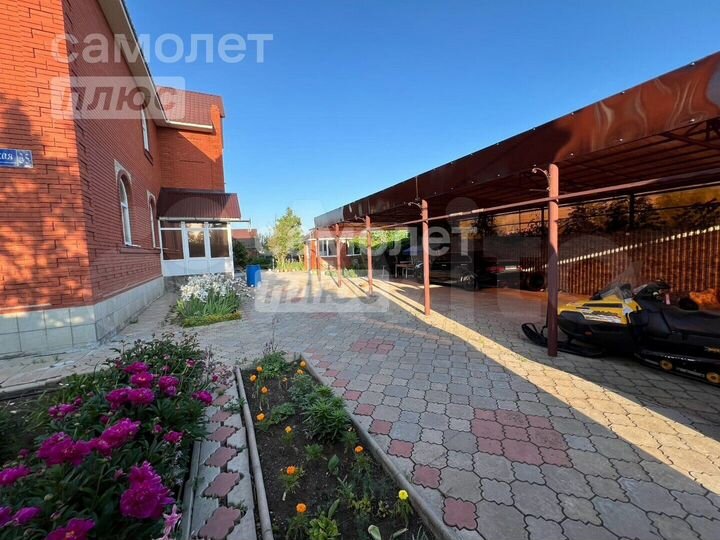 Коттедж 296 м² на участке 15 сот.