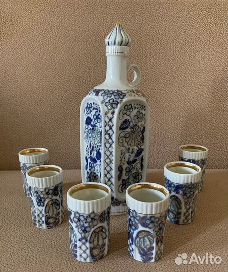 Графин с рюмками