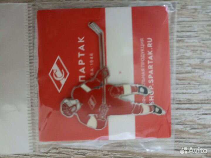 Брелки, значки хоккейных команд