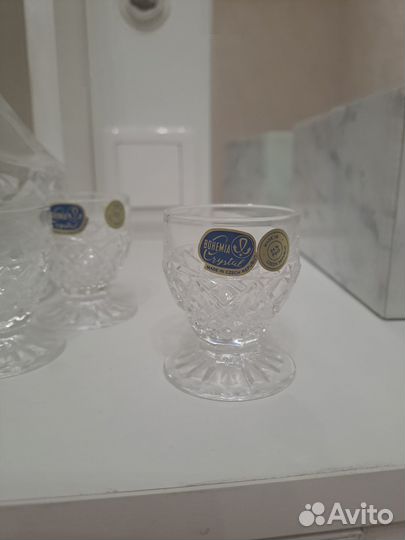 Хрустальный набор,графин и 6 рюмок ,богемия