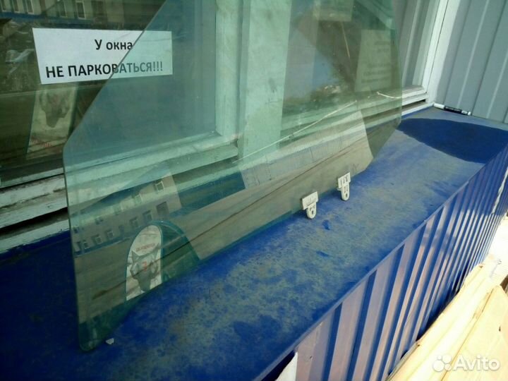 Nissan Bluebird U14 - Стекло левое переднее Б/У