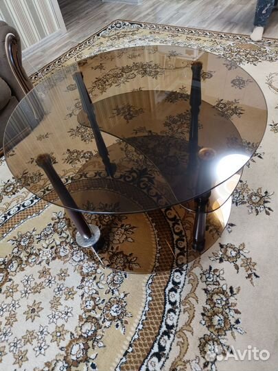 Журнальный столик на колесах стеклянный