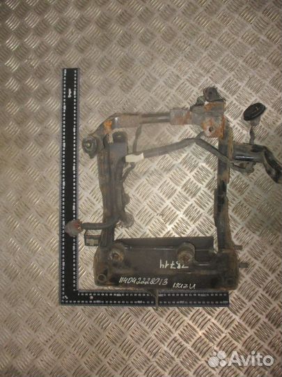 Кронштейн фары левый isuzu 8980130152