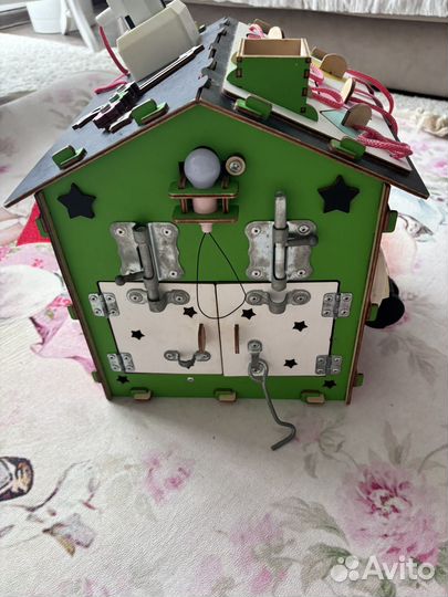 Бизиборд домик