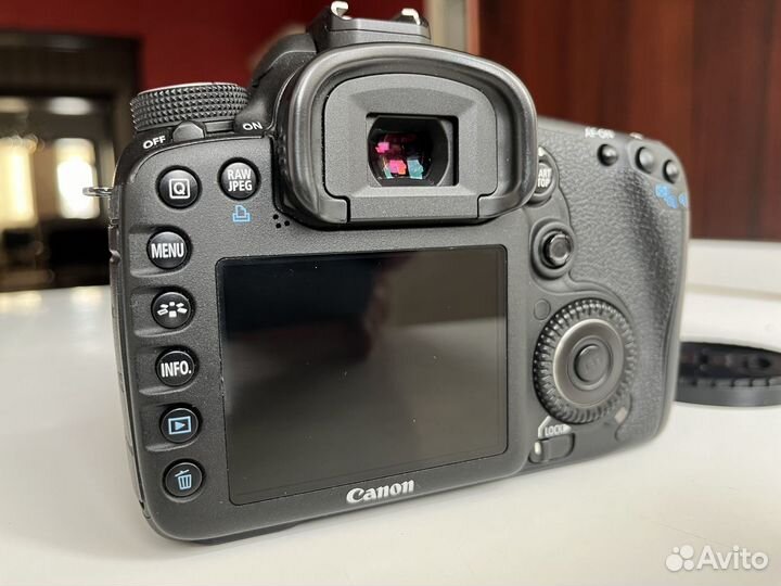 Зеркальный фотоаппарат canon eos 7D с объективом С