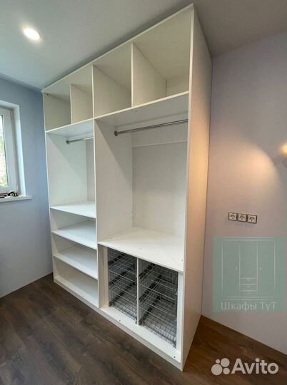 Белый шкаф