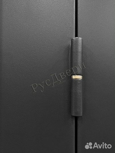 Противопожарная двустворчатая дверь с остеклением