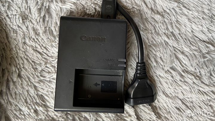 Зеркальный фотоаппарат canon 200d