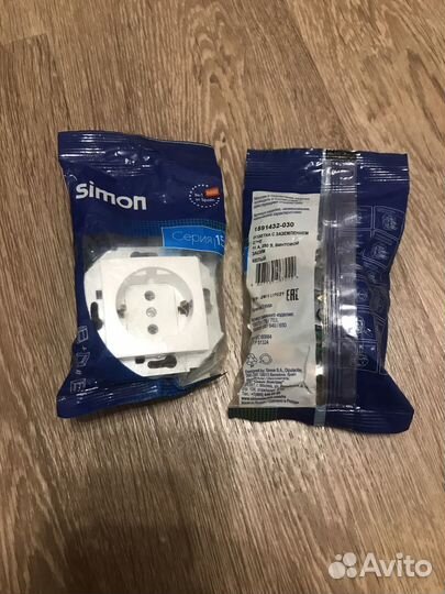 Розетка с заземлением simon новые