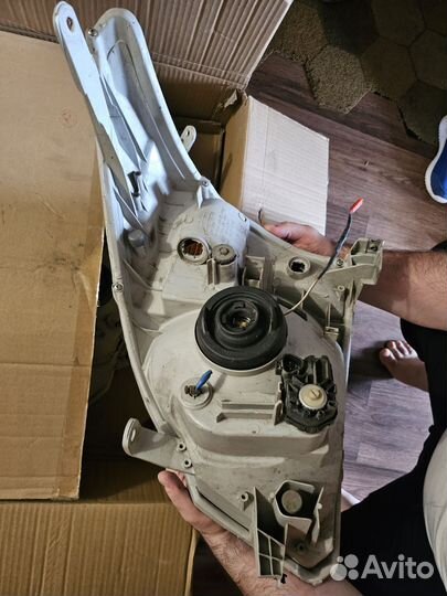 Фара передняя правая на toyota land cruiser 120