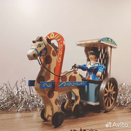 Статуэтка бричка