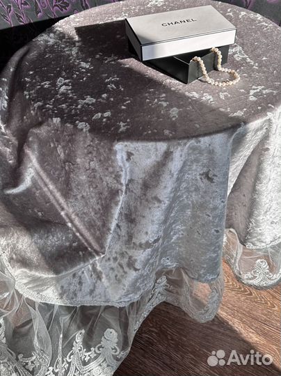 Скатерть бархатная Шанель с кружевом круглый стол