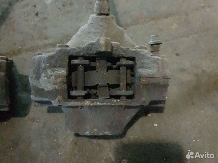 Задний левый суппорт мерседес w210