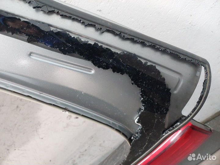 Крышка багажника Nissan Elgrand, 2005