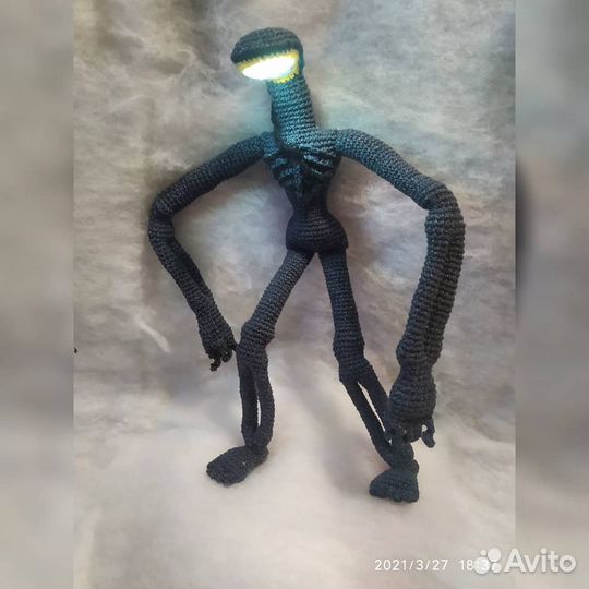 Лампоголовый монстр Тревор Хендерсон