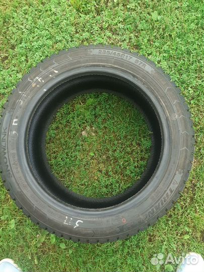 Triangle Snowlink TWT02 235/45 R17