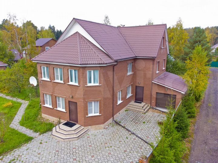 Дом 319 м² на участке 14 сот.