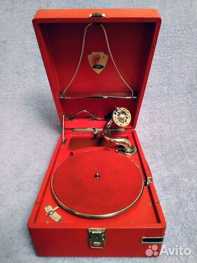 Патефон завода 