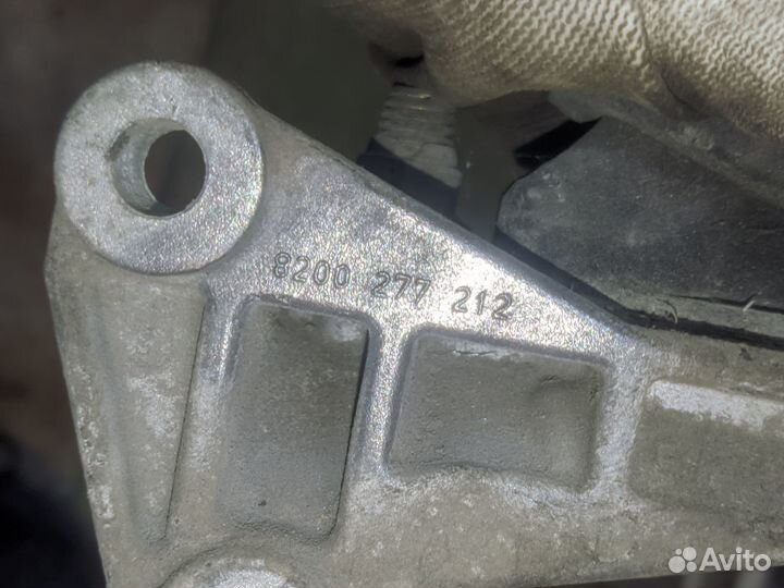 Кронштейн левой опоры кпп Renault Megane 2