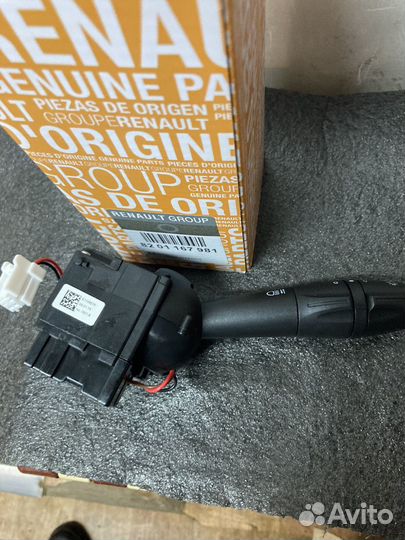Подрулевой переключатель 8201167981 новый renault