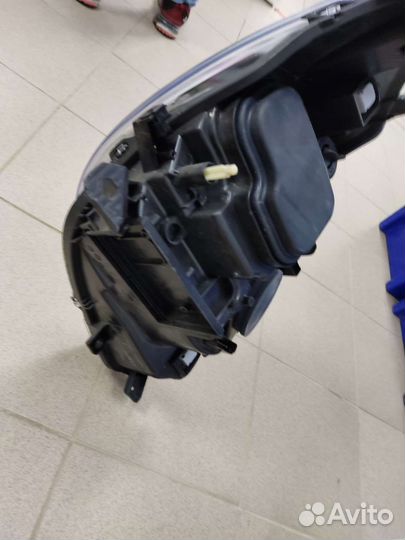 Новая левая передняя фара Renault Clio 3 галоген