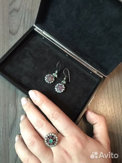 Набор украшений из серебра с камнями